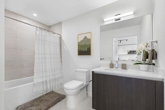 LAGUNA GARDENS in Miami Gardens, FL - Foto de edificio - Building Photo