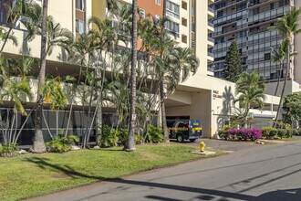 Hale Kulanui in Honolulu, HI - Building Photo - Building Photo