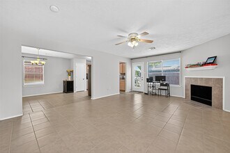 11902 Rolling Stream Dr in Tomball, TX - Building Photo - Building Photo