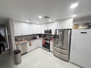 3330 NW 17th Ct in Fort Lauderdale, FL - Building Photo - Building Photo