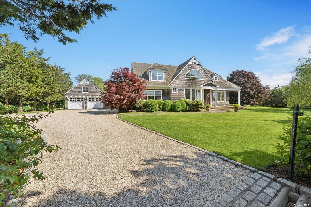 4 Niamogue Ln in Quogue, NY - Foto de edificio