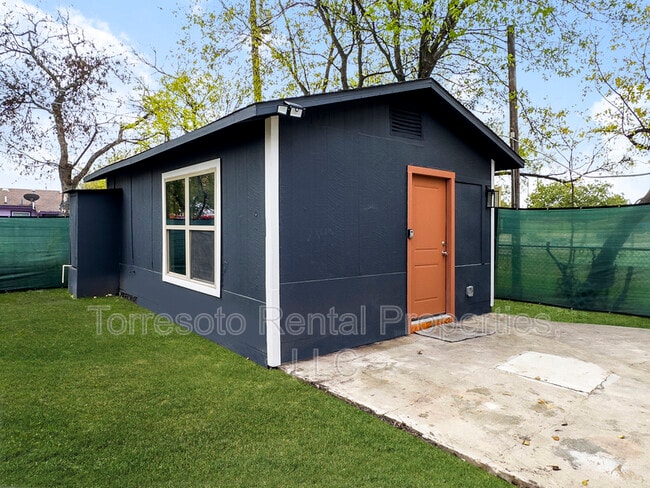 property at 1606 W Wildwood Dr