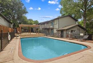 Parker Heights in Austin, TX - Foto de edificio - Building Photo