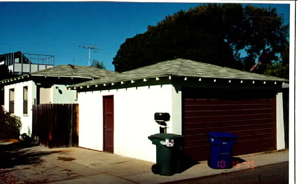 1175-1177 Brunswick Ln in Ventura, CA - Building Photo - Building Photo