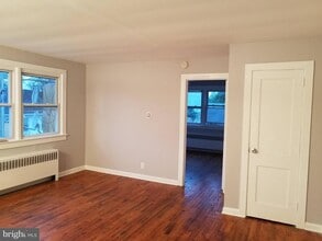 7 E Main St in Wrightstown, NJ - Building Photo - Building Photo