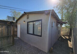 2135 W Hadley St in Phoenix, AZ - Building Photo