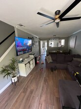 4940 Traskwood Ct in Tampa, FL - Foto de edificio - Building Photo