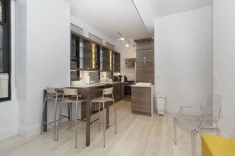 315 7th Ave-Unit -6A in New York, NY - Building Photo - Building Photo