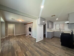 37938 Palm Vista Ave in Palmdale, CA - Building Photo - Building Photo