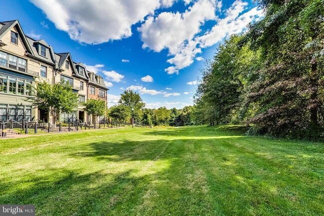 10821 Symphony Park Dr in North Bethesda, MD - Foto de edificio - Building Photo