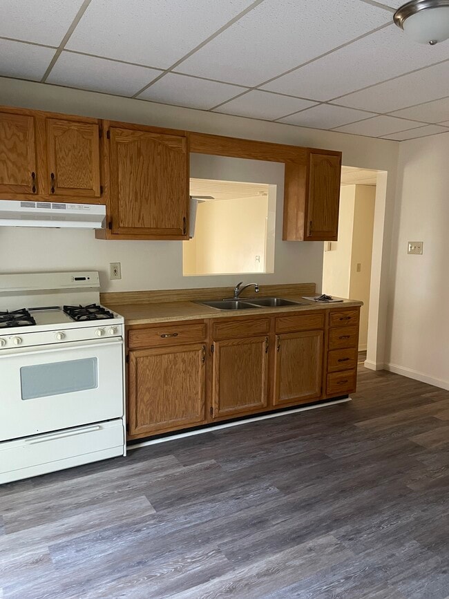 1700 Centre Ave, Unit F