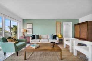 555 Crandon Blvd in Key Biscayne, FL - Building Photo