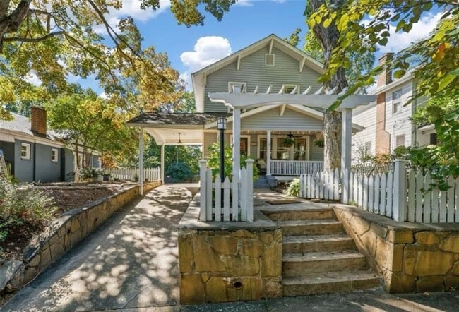 1920 W Academy St
