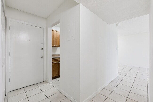 1695 Lee Rd, Unit B106 in Winter Park, FL - Building Photo - Building Photo