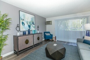 R.C. Briarwood Apartment Homes in Fullerton, CA - Building Photo