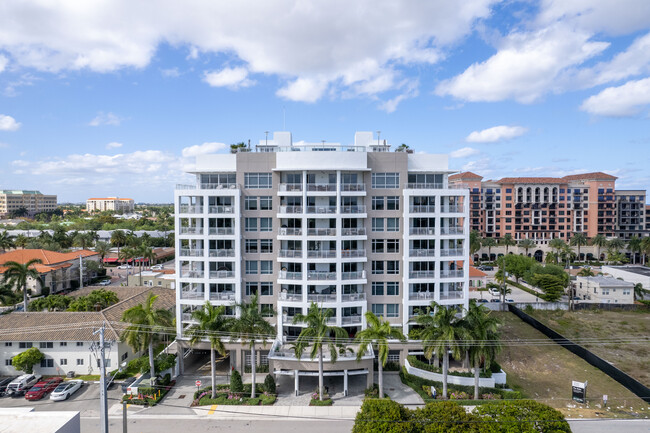 327 E Royal Palm Rd in Boca Raton, FL - Foto de edificio - Building Photo