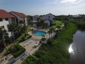 1634 Stickney Point Rd in Sarasota, FL - Building Photo