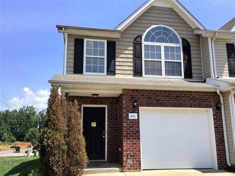 601 Nixon Way in La Vergne, TN - Building Photo