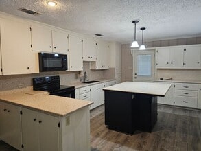 1504 Webb St in Henderson, TX - Building Photo - Building Photo