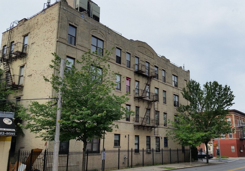 433-437 Miller Ave in Brooklyn, NY - Foto de edificio