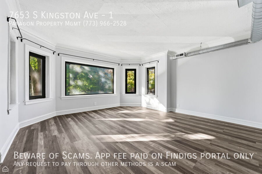 7653 S Kingston Ave in Chicago, IL - Foto de edificio