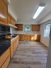 13550 Leadwell St in Los Angeles, CA - Building Photo - Building Photo