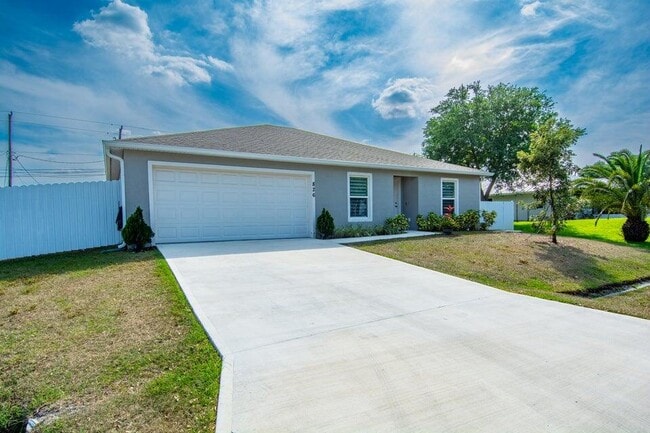 property at 826 SW Juliet Ave