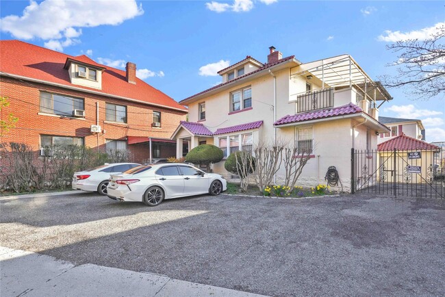 43-45-45 Parsons Blvd in Queens, NY - Foto de edificio - Building Photo