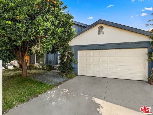 7803 Goldmine Ln in Los Angeles, CA - Building Photo - Building Photo