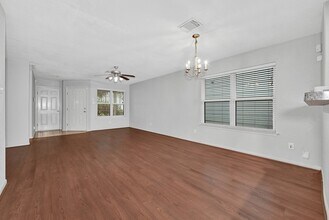 702 Heatherton Hill Ln in Houston, TX - Building Photo - Building Photo