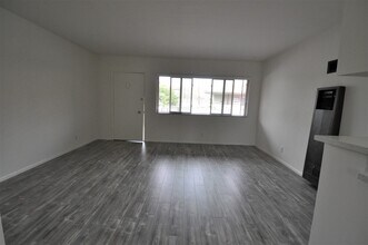 10645 Valley Spring Ln, Unit 18 in Los Angeles, CA - Building Photo - Building Photo