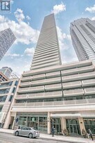 2221 Yonge St in Toronto, ON - Building Photo