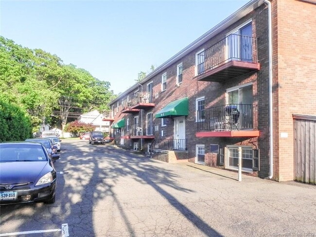 36 Turn of River Rd in Stamford, CT - Building Photo - Building Photo