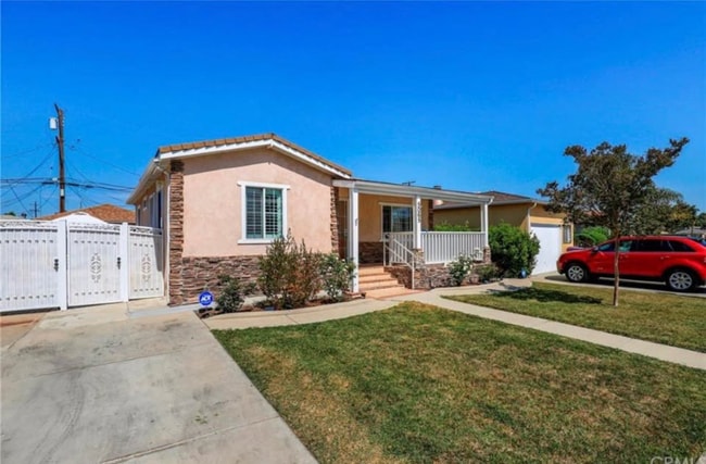 5065 Gardenia Ave in Long Beach, CA - Building Photo - Building Photo