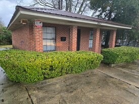 837 3rd St in Natchitoches, LA - Building Photo