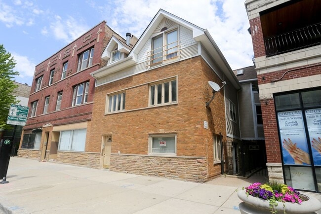 3345 N Southport Ave, Unit J08P