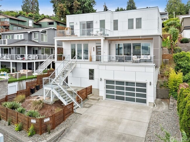 6720 Soundview Dr NE in Tacoma, WA - Building Photo - Building Photo