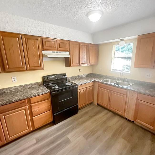 405 Hickory Hill Dr in Columbia, SC - Foto de edificio - Building Photo