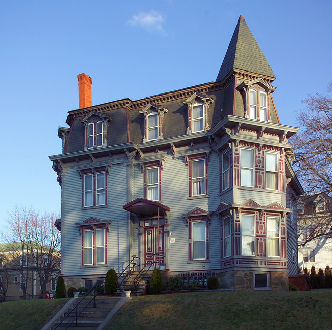 685 Rock St in Fall River, MA - Building Photo - Building Photo