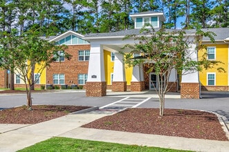 Ashleigh Place Senior Apartments in Richmond Hill, GA - Foto de edificio - Building Photo