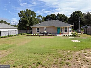 329 Strawbridge Dr in Crestview, FL - Foto de edificio - Building Photo