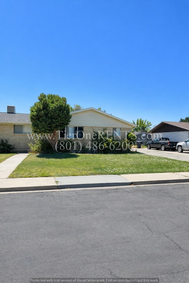 property at 263 W 270 N