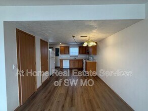 743 Kings Carriage Rd in Nixa, MO - Building Photo - Building Photo