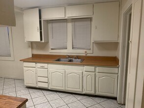 1815 Potomac Ave in Bakersfield, CA - Building Photo - Building Photo