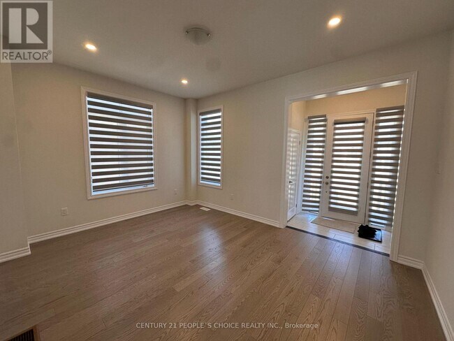 82 Sun Vly Ave in Wasaga Beach, ON - Building Photo - Building Photo