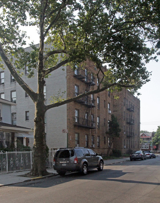 491 E 52nd St in Brooklyn, NY - Foto de edificio - Building Photo