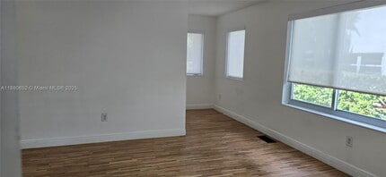 3915 Ponce de Leon Blvd in Coral Gables, FL - Building Photo - Building Photo