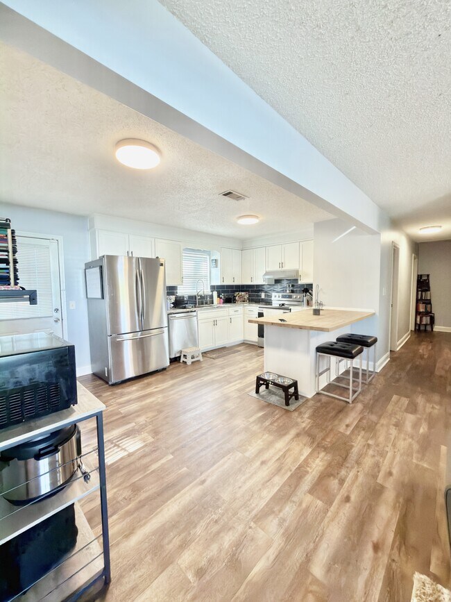 10775 Jolyne Cir in Pensacola, FL - Building Photo - Building Photo