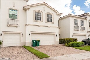 7029 Ambrosia Ln in Naples, FL - Building Photo