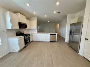 1406 Roaming Oak Bnd in Andice, TX - Building Photo - Building Photo